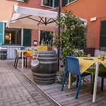 Bg *